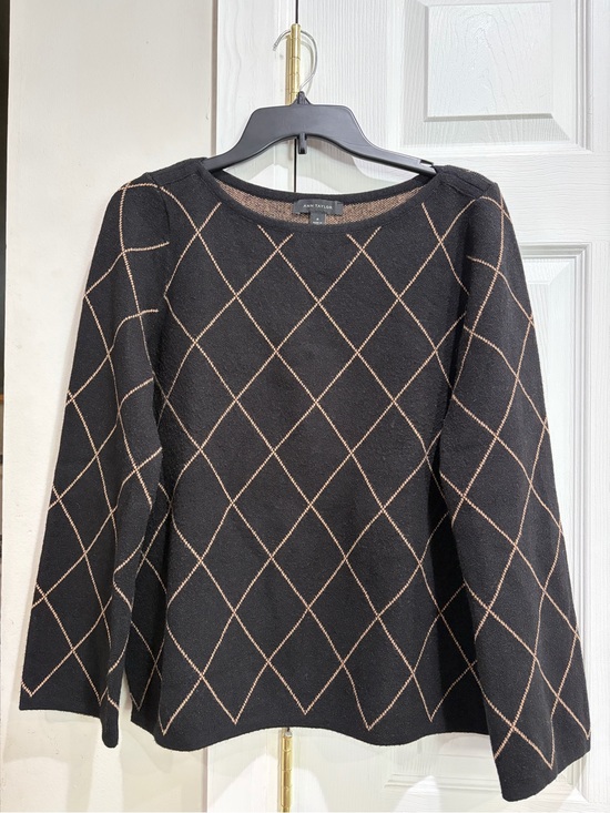 Ann Taylor Sweaters - Ann Taylor Black and Tan Argyle Knit Sweater